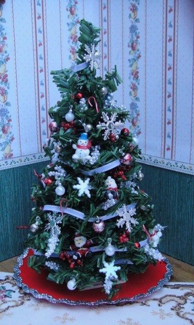 Dollhouse Miniatures ~ Decorated Christmas Tree & Skirt  
